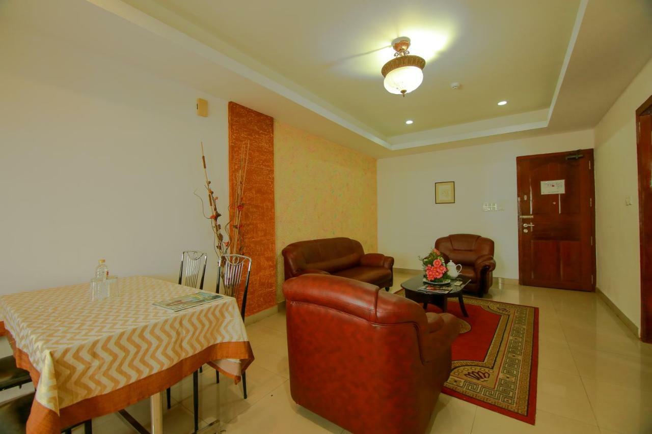 Hotel Meadows International Kizhake Chālakudi Exterior foto